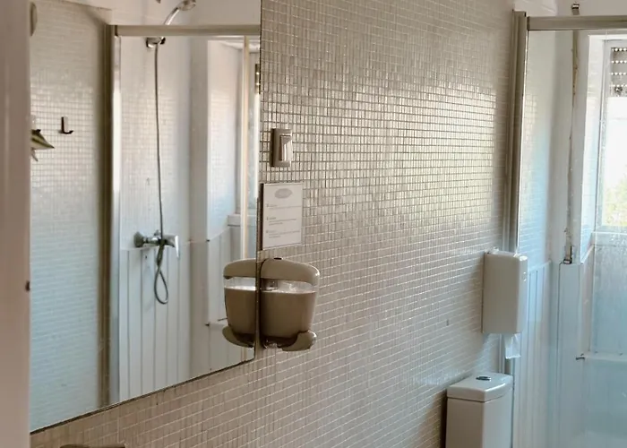 Sun & Hostel Carcavelos (Lisbon)