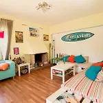 Carcavelos Surf Hostel *