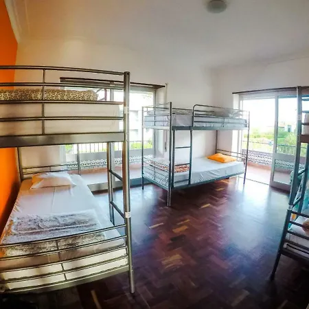 Carcavelos Surf Hostel Beach Hostel *